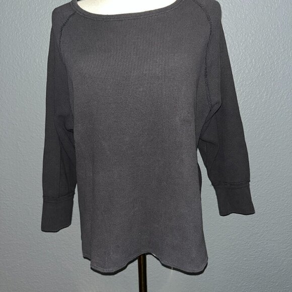 WE THE FREE Womens Long Sleeve Waffle Knit Henley Split Back Dark Gray EUC Small - Picture 1 of 11